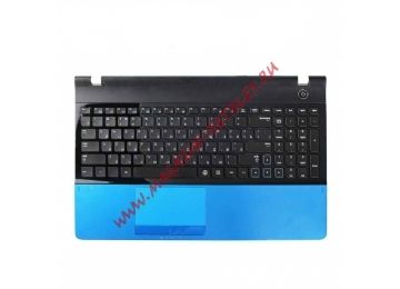 Клавиатура (топ-панель) для ноутбука Samsung NP300E5A черная с черной рамкой и голубым топкейсом